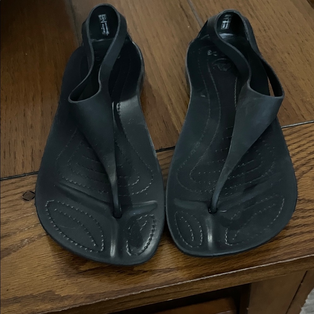 CROCS Metallic Black Thong Sandals